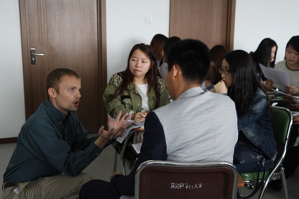http://zsb.ybu.edu.cn/data/upload/600400(4)_rjgZNz.jpg