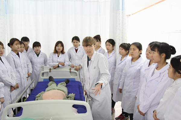 http://zsb.ybu.edu.cn/data/upload/600400(5)_IetqS0.jpg