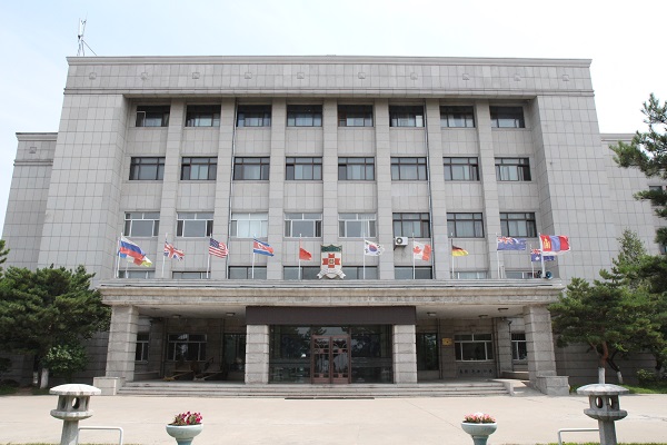 http://zsb.ybu.edu.cn/data/upload/600400_nNFyrs.jpg